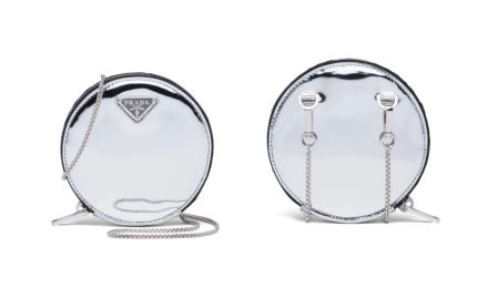 Prada, bolso mini metalizado.