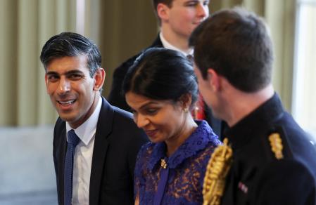 Rishi Sunak, primer ministro británico, y su esposa, Akshata Murty