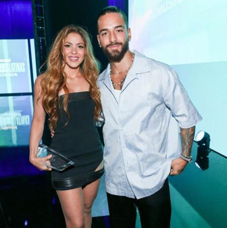 Shakira, junto a Maluma en los premios Billlboard Mujeres Latinas, donde ganó el premio a Mujer del año.