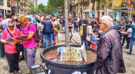 Coleccionistas en el mercado de Sant Antoni.
