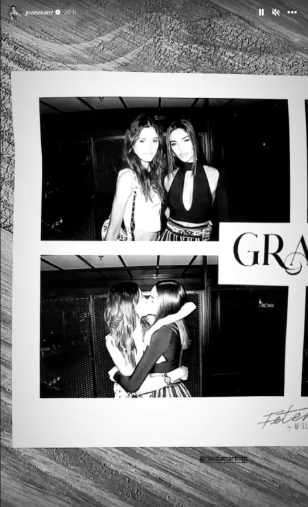 Joana Sanz y su amiga, la también modelo Claudia Martín, divirtiéndose en la noche del domingo.