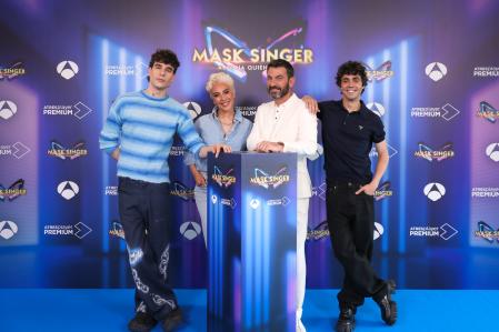 Javier Calvo, Mónica naranjo, Arturo Valls y Javier Ambrossi, durante la presentación esta mañana
