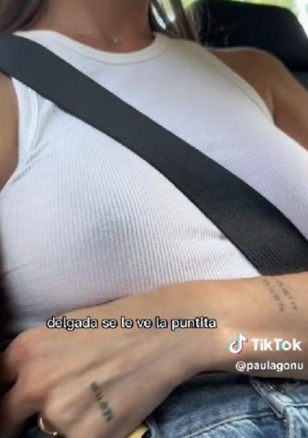 Paula Gonu sufre una conversación incómoda en un taxi