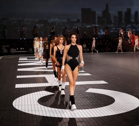 Desfile de la colección Crucero de Chanel en Los Ángeles