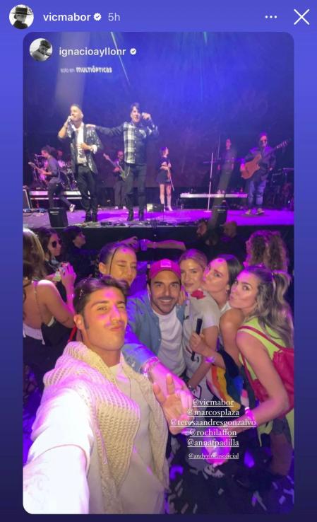 Victoria Federica de Marichalar y sus amigos en un evento de Multiópticas