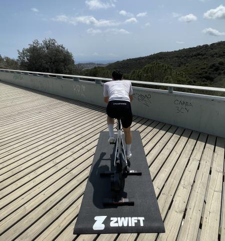 Algunas aplicaciones de ciclismo virtual suponen un gran estímulo durante el ejercicio.