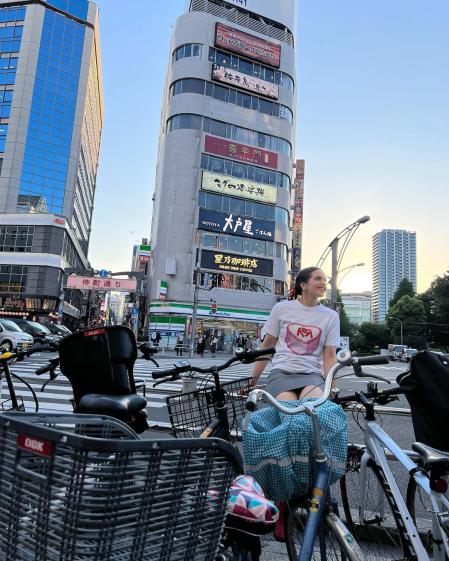Rosalía ha estrenado la camiseta durante su gira internacional
