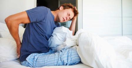 Es común despertarse con dolor de espalda