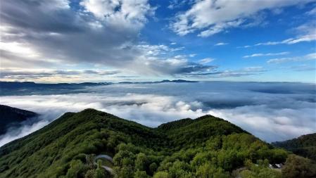 Mar de niebla divisado desde Bellmunt.