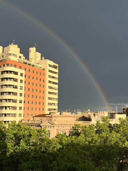 Arco iris visto desde plaza de Urquinaona.