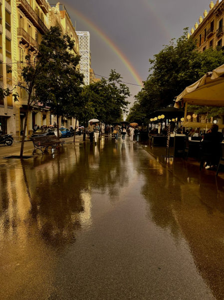 Arco iris desde Rambla de Catalunya: 