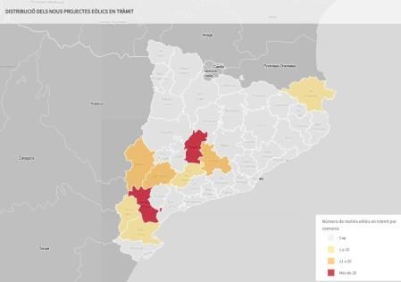 Mapa de la distribución de los nuevos proyectos eólicos en trámite por número de aerogeneradores a nivel comarcal, según datos de Territori actualizados en mayo de 2023.