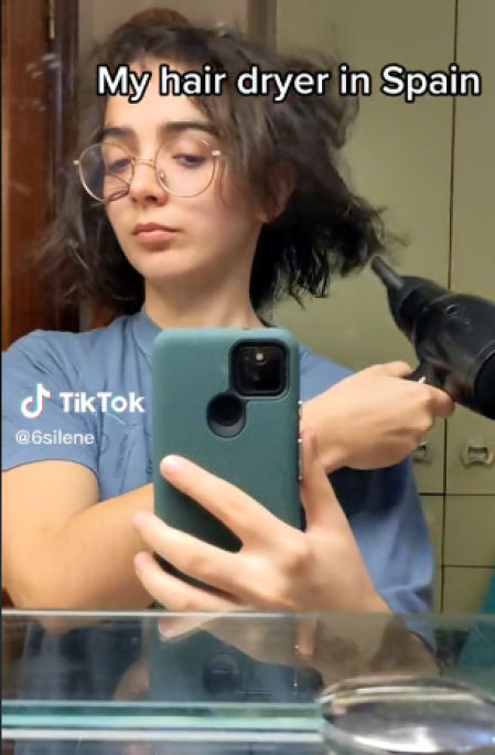 Secándose el pelo en España