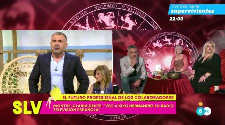 Jorge Javier junto a las videntes que predicen el futuro del equipo de 'Sálvame'