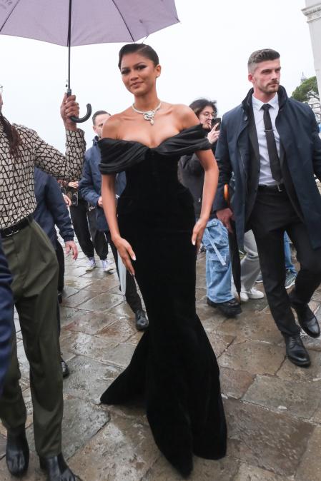 Zendaya llega al evento de Bvlgari en Venecia