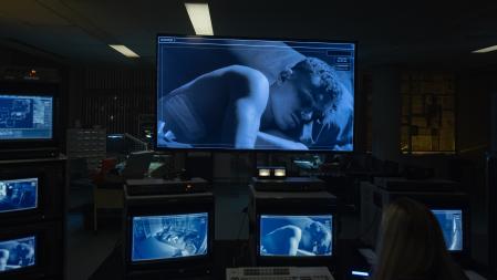 Observado día y noche.