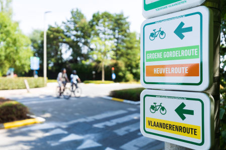 Confluencia de rutas ciclistas icónicas en Flandes.