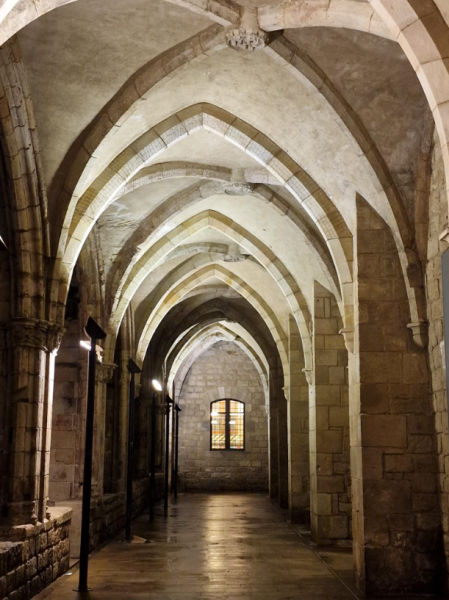 Pasillo del Antiguo Hospital de la Santa Creu Barcelona.
