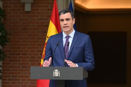 El presidente del Gobierno, Pedro Sánchez durante una rueda de prensa celebrada este lunes en la Moncloa, Madrid, donde ha anunciado el adelanto de las elecciones generales al domingo 23 de julio ante el mal resultado electoral del PSOE de ayer y ha dicho que es hora de que los ciudadanos 