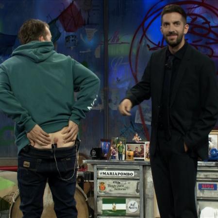 Grison muestra a cámara su dolencia en el coxis