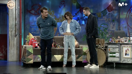 Clara Lago y David Broncano observan la herida de Grison en el coxis