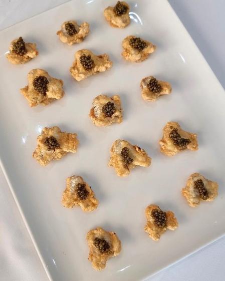 Cocochas de merluza rebozadas con caviar