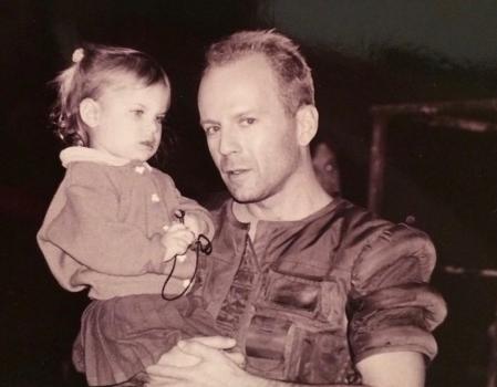 Tallulah es la menor de las hijas del actor y Demi Moore.