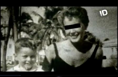 Bobby Long, de niño, junto a su madre