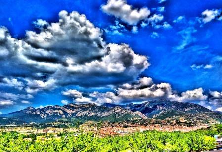 Primavera de las nubes en el Berguedà.