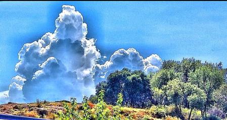Primavera de las nubes en el Berguedà.