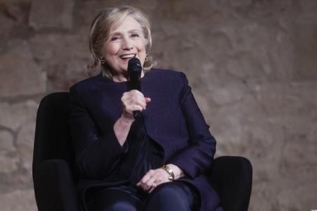 La exsecretaria de Estado de los EEUU, Hillary Clinton, durante su intervención esta tarde un acto organizado con motivo del 50 aniversario del CIDOB (Barcelona Centre for International Affairs), con el título 