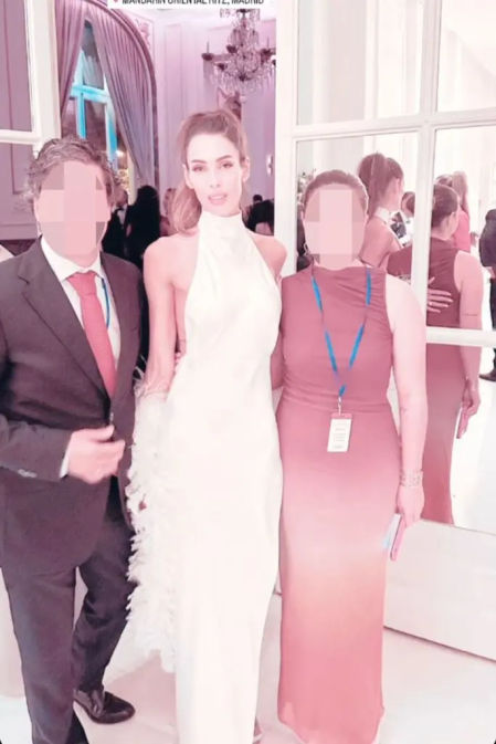 La novia se hizo fotos con los invitados sin pensar en que se publicarían tan pronto