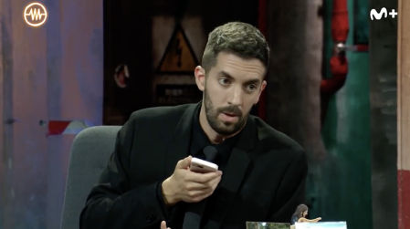 Broncano hablando con Madonna por teléfono