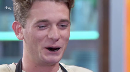 'MasterChef 11': Luca termina con la boca teñida de negro por su desastroso plato