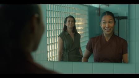 Yoshira Escárrega, una camarera que entra con mal pie en el hotel.