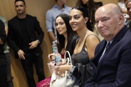 Georgina Rodríguez asistió a la presentación acompañada por su hermana Ivana