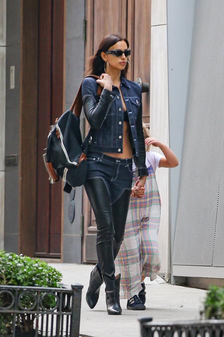 La modelo Irina Shayk junto a su hija en Nueva York