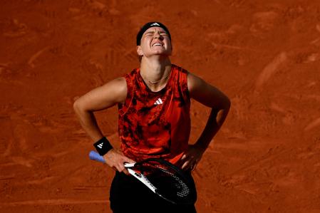 Karolina Muchova se lamenta de un fallo, este sábado