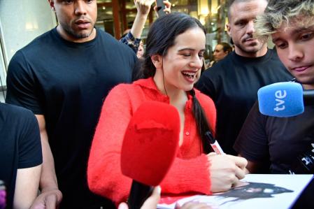 Rosalía también ha dejado claro que, si tuviera que tener una colaboración en mente con algún artista, ese sería Lana el Rey.