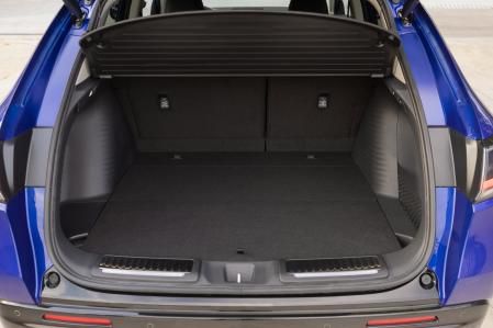 El maletero de 380 litros de capacidad se abre con un gesto del pie debajo del paragolpes&nbsp;
