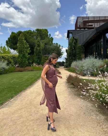 María Pombo optaba por la moda de las aberturas para el bautizo