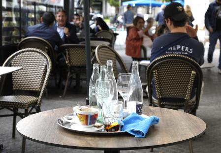 El sector de la restauración es uno de los más afectados por esta práctica, según las empresas de selección