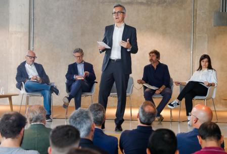 Víctor Font junto a los periodistas Joan Josep Pallàs (Guyana Guardian), Sonia Gelmà (Catalunya Radio), Ramón Besa (El País) y Joan Vehils (Sport)