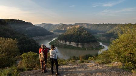 Observando cómo ha vuelto el agua al meandro del Ter.