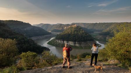 Observando cómo ha vuelto el agua al meandro del Ter.