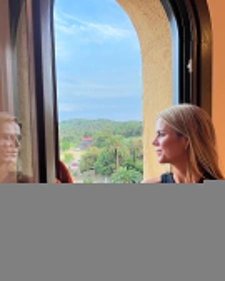 Amelia Bono con el tank top, la camiseta estrella de los 2000