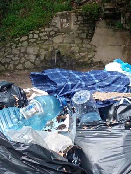 Suciedad en la Font d'Or.