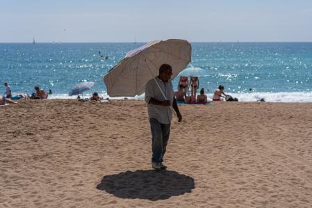El alquiler de sombrillas es otro negocio en auge