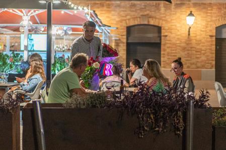 La venta de rosas entraña muchos más secretos de lo que parece