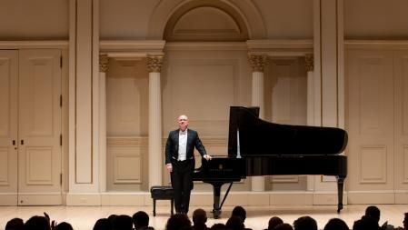 El artista había actuado ya en dos ocasiones en Nueva York antes de debutar en el Carnegie. en el Spanish Institut y en el Cervantes